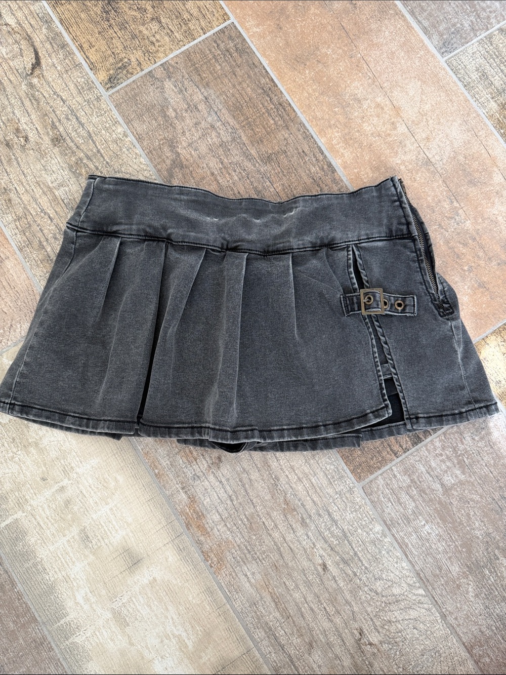 Hot Topic Black Pleated Denim Jean Skirt Skort Buckle Size Large L